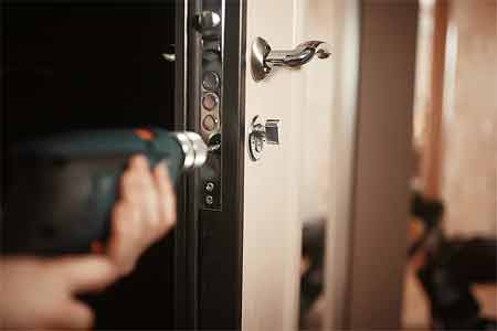 Things to consider before buying the Best Door Lock